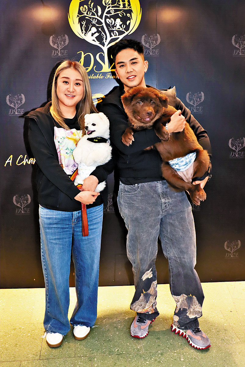 ■伍富橋夫婦帶同愛寵出席活動。