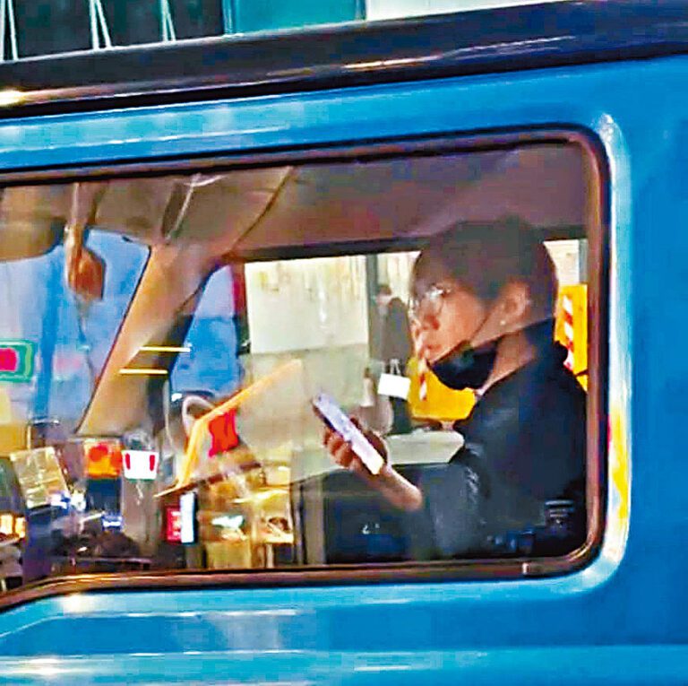 姜濤改開平價日本車代步。 （《東周刊》圖片）