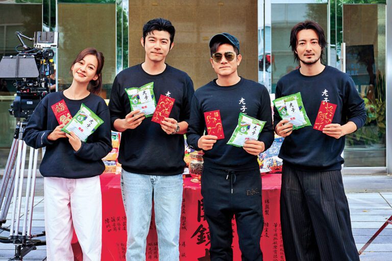 城城（右二）夥拍陳意涵（左一）、王柏傑（左二）及古斌（右一）現身新戲開鏡儀式。