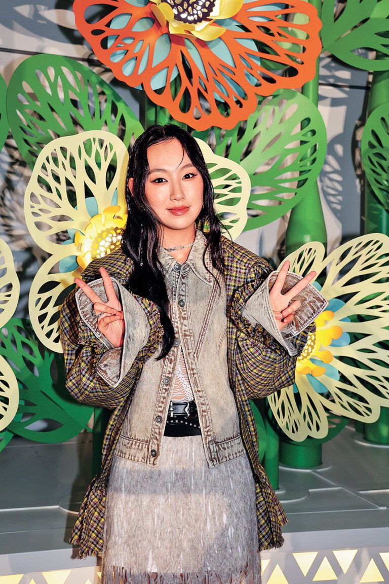 炎明熹指有與《聲夢傳奇》的同伴分享新動向。