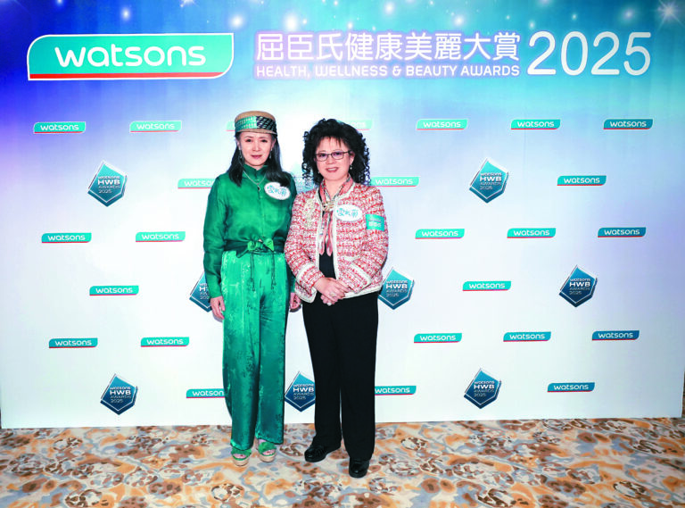 ■雪肌蘭國際集團主席劉陳小寶（右）、雪肌蘭國際集團副主席陳細潔亮相接受殊榮。