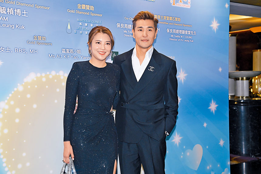 陳展鵬與太太單文柔盛裝出席活動。