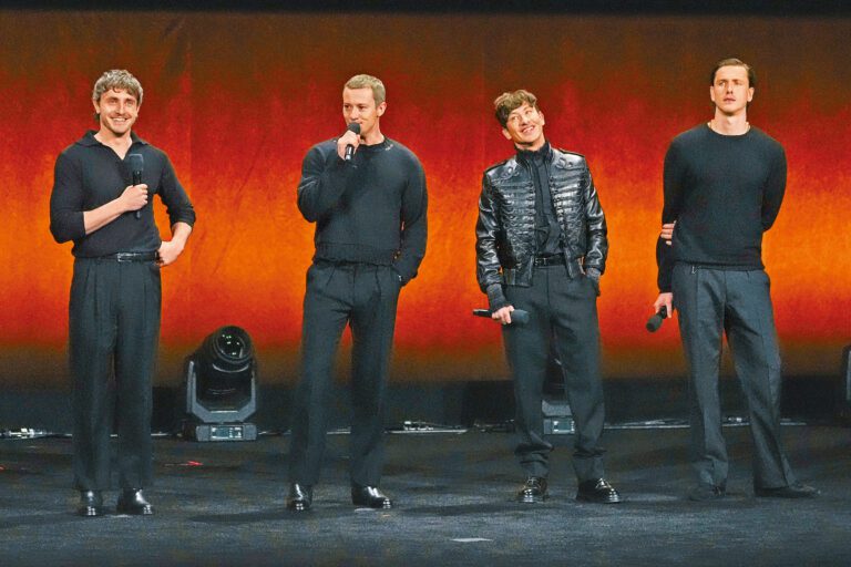 （左起）保羅麥斯卡、Joseph Quinn、Barry Keoghan及Harris Dickinson在新片扮演披頭四成員。