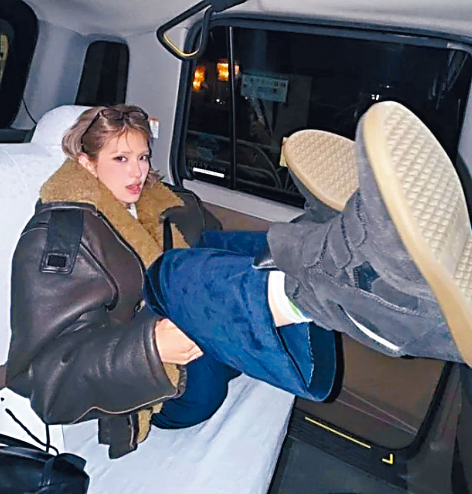 全昭彌在日本的士內放飛自我、戙高雙腳，被韓國網民炮轟她「失禮」。