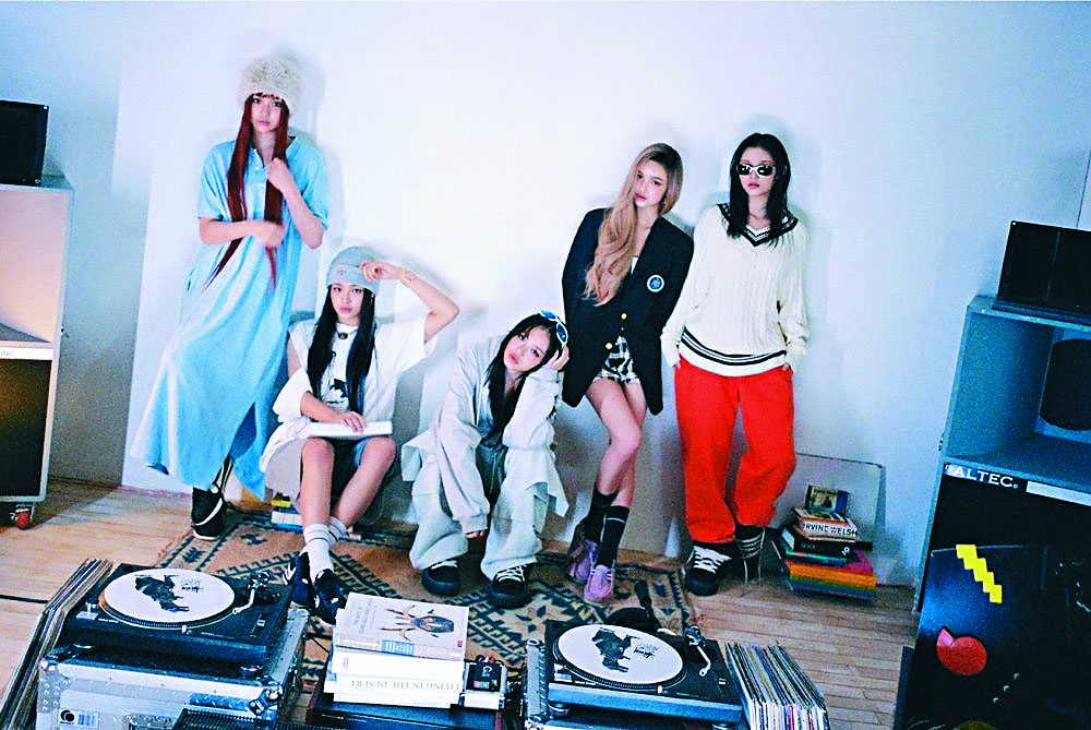 ■閔熙珍指見ADOR想解散NewJeans，因此開記招發聲。