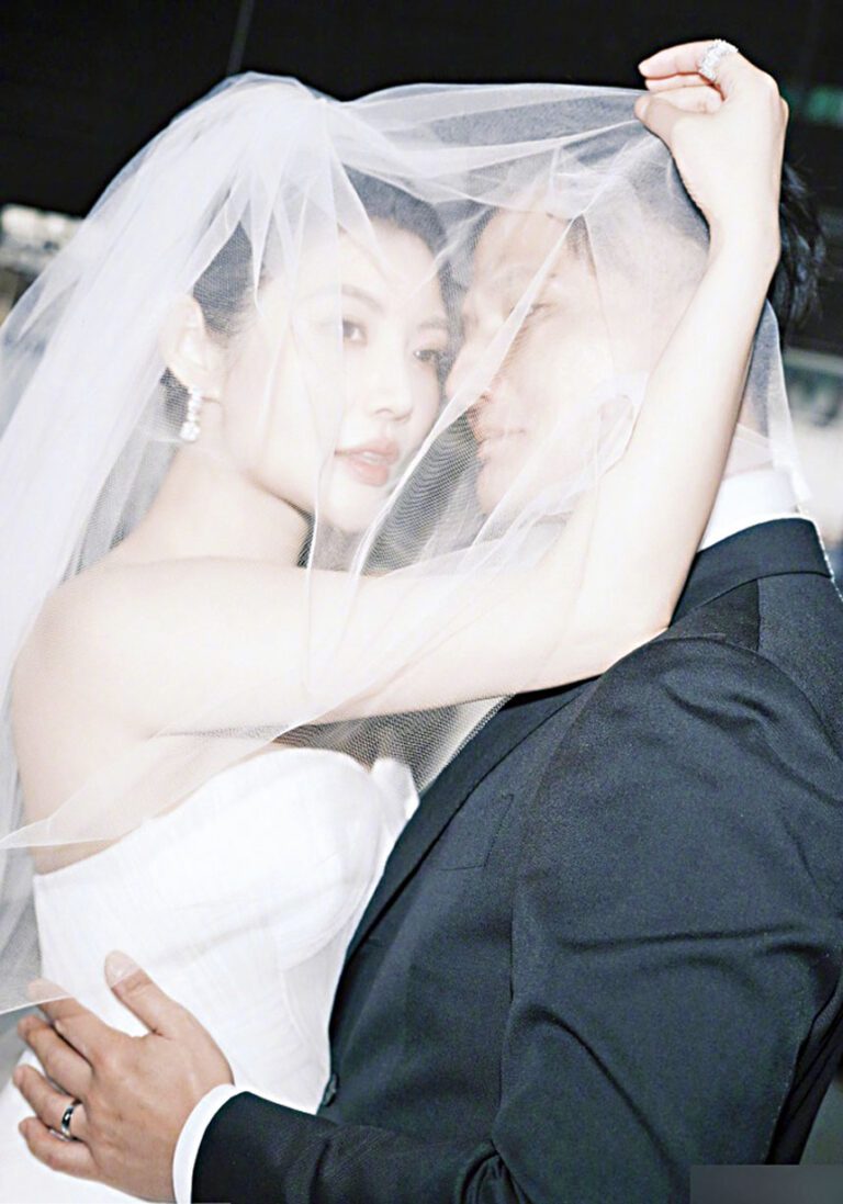 徐冬冬公開婚紗照，兩人深情相擁。網上圖片 .c2/.c3 徐冬冬與尹子維感情甜蜜。網上圖片