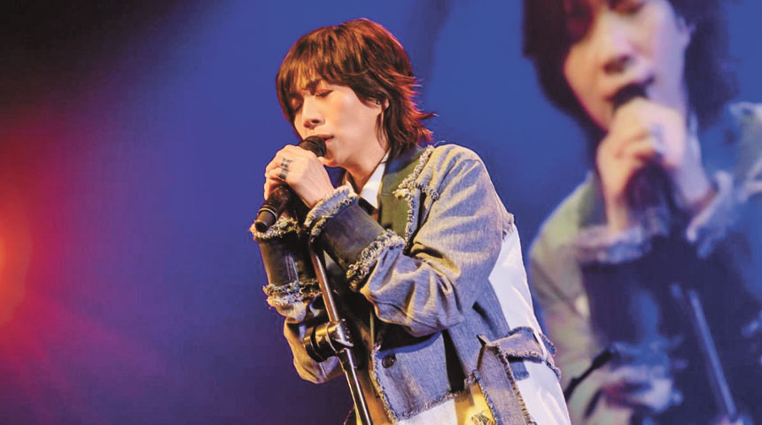 萬芳分享摔倒的驚嚇經歷。網上圖片