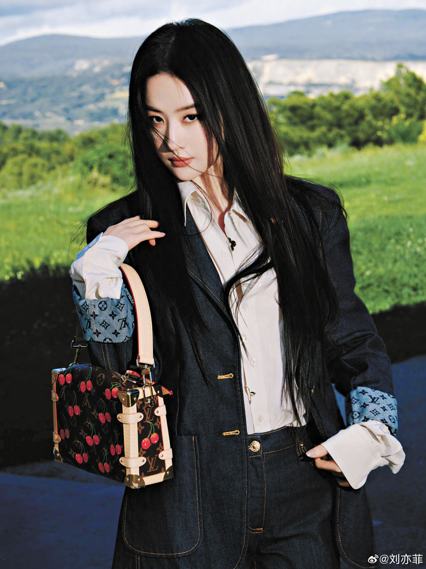 劉亦菲 .c2/.c3 劉亦菲、李現在《去有風的地方》中上演浪漫愛情。網上圖片