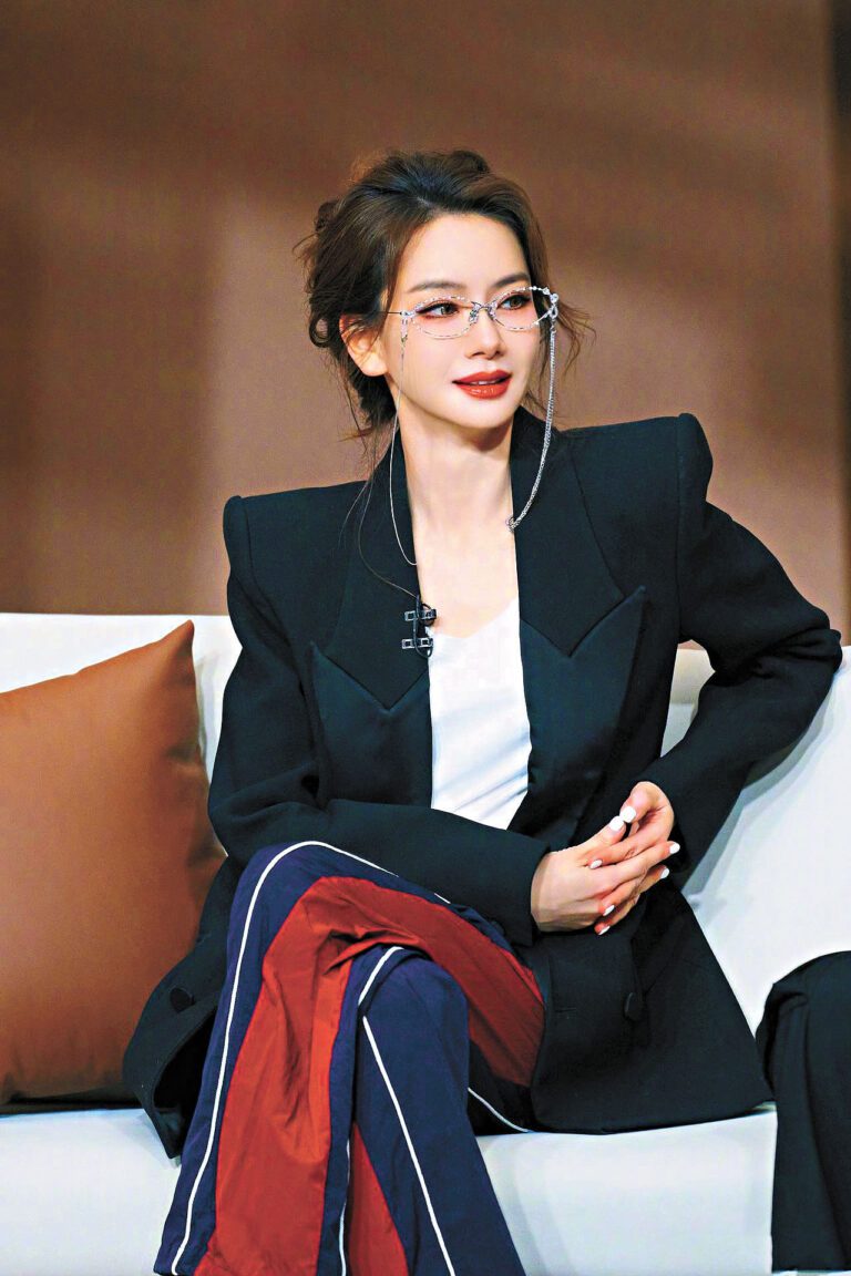 戚薇（圖）與李承鉉一家四口首次合體亮相演唱會現場。網上圖片