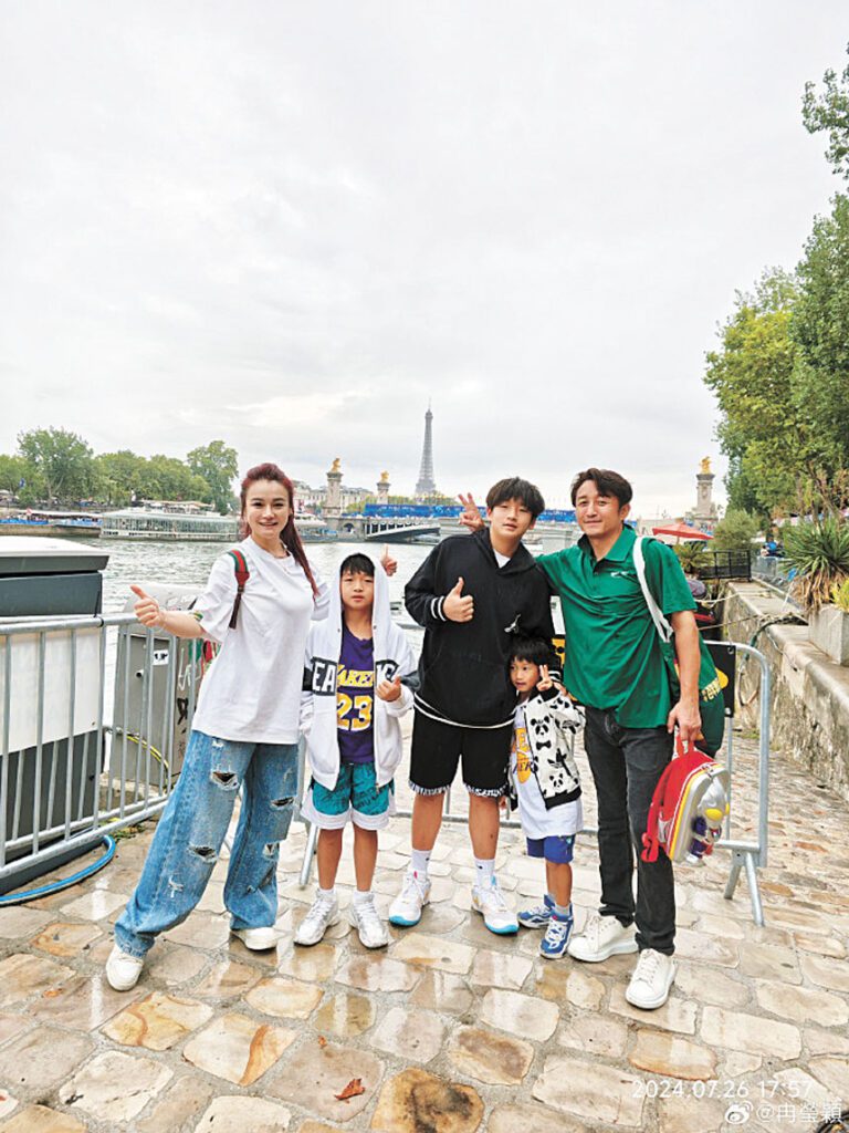 鄒市明一家五口經常外出遊玩。網上圖片