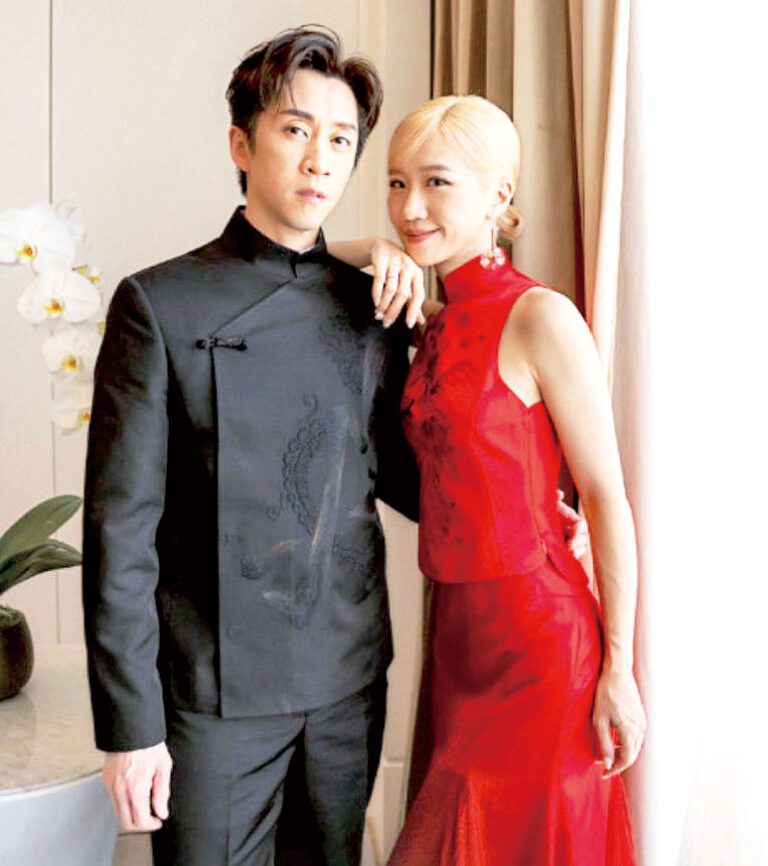二人身穿新中式禮服。網上圖片