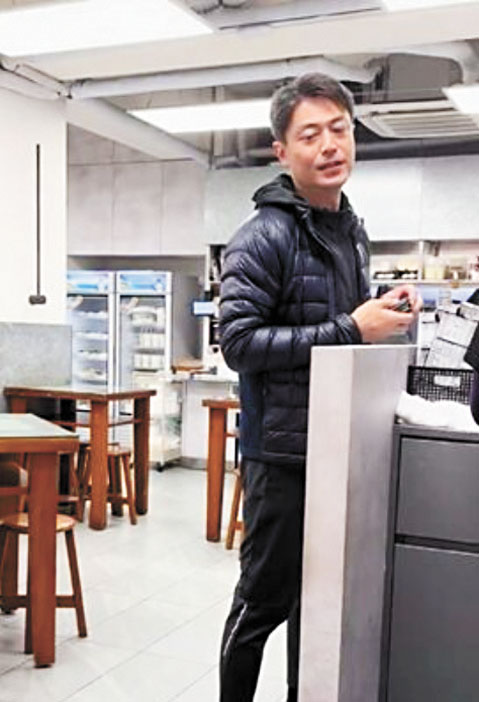 霍建華幫粉絲買單。網上圖片