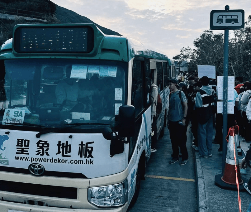 元旦萬宜水庫東壩逼爆！運輸署急增20倍小巴疏導人潮