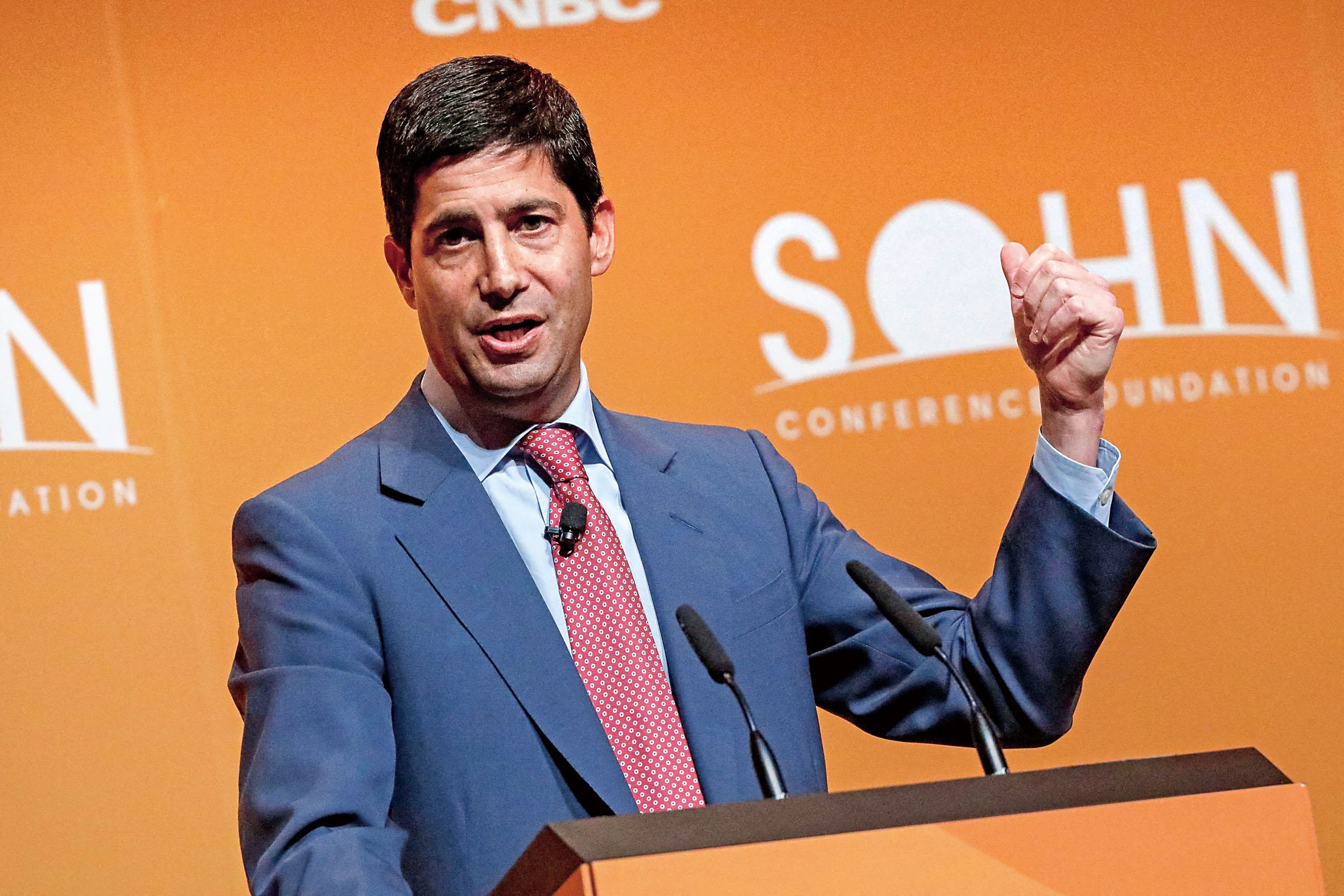 聯儲局前理事沃什獲提名出任下任聯儲局主席，圖為他之前出席經濟會議時發表演說。路透社資料圖片