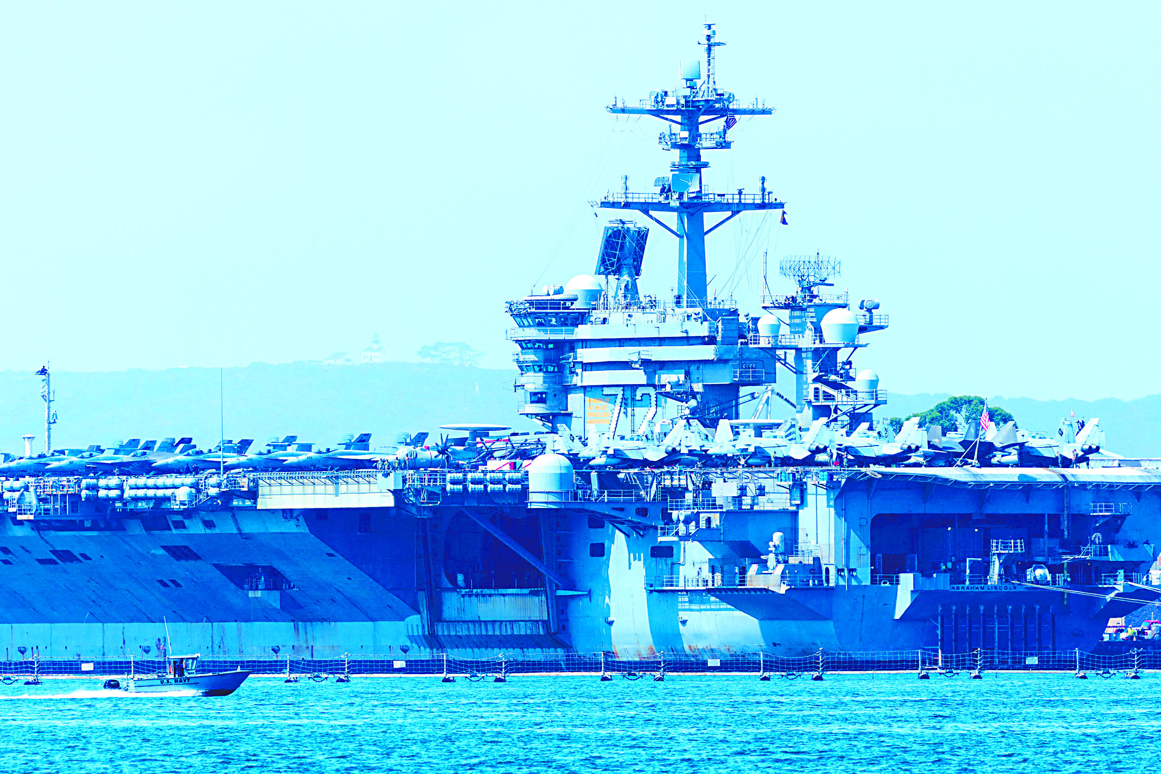 「林肯號」航空母艦率領的艦隊正前往中東。路透社資料圖片