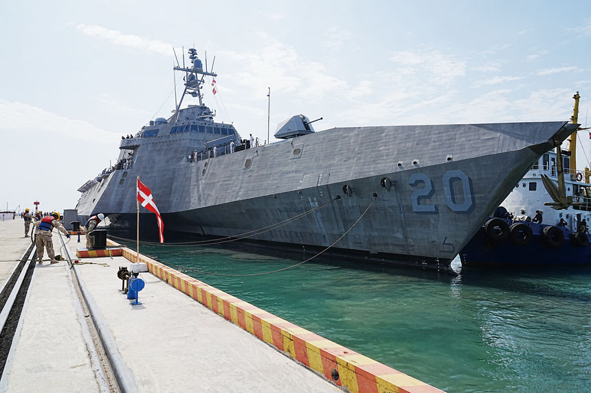 美軍戰鬥艦「辛辛那提號」24日首度停靠於柬埔寨雲壤海軍基地。美聯社