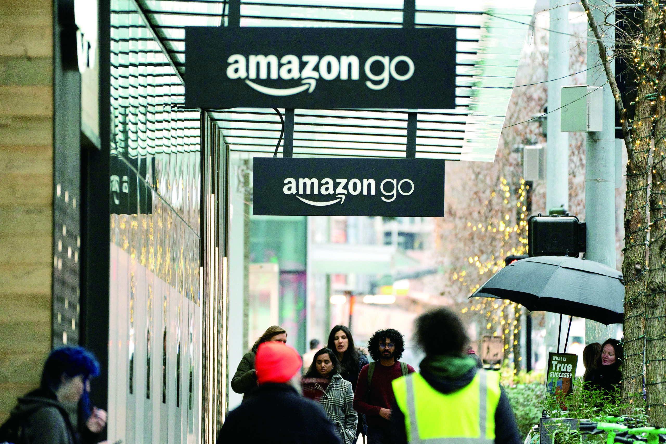 亞馬遜將關閉Amazon Fresh和Amazon Go實體門店，將部分場地改造為全食超市。路透社