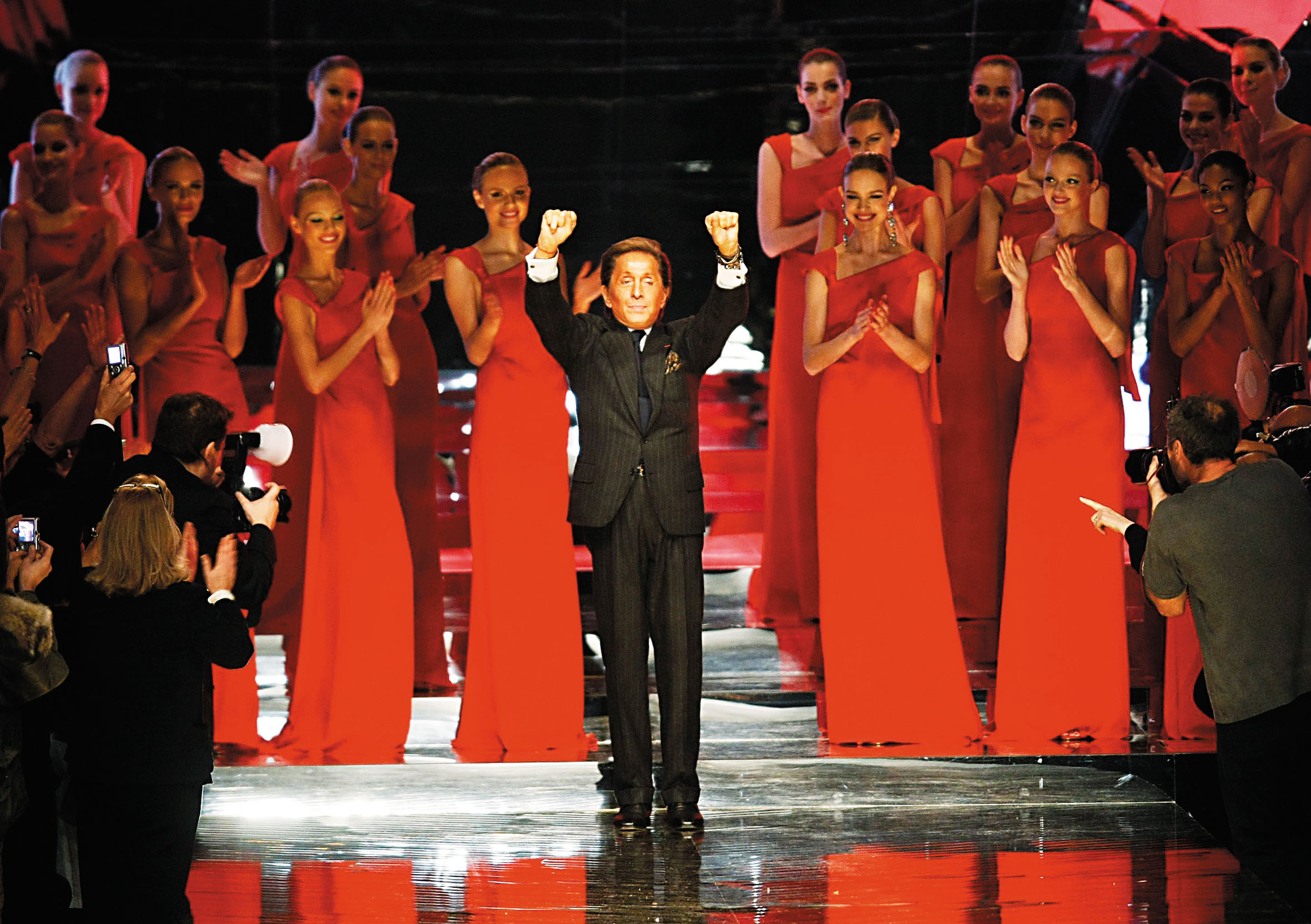 2008年,華倫天奴在巴黎舉行告別秀。路透社資料圖片