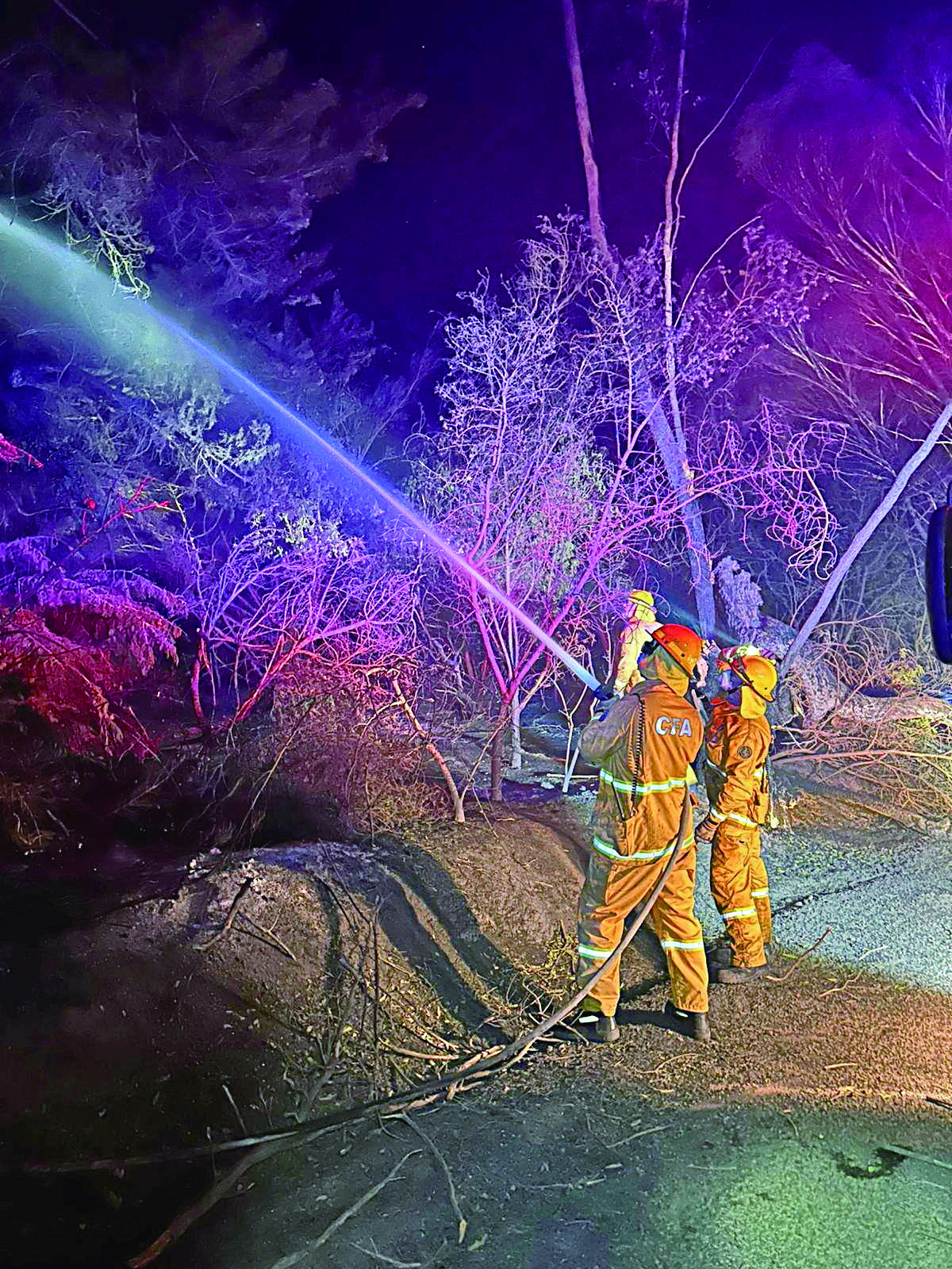 消防員目前仍在忙於撲火中。路透社