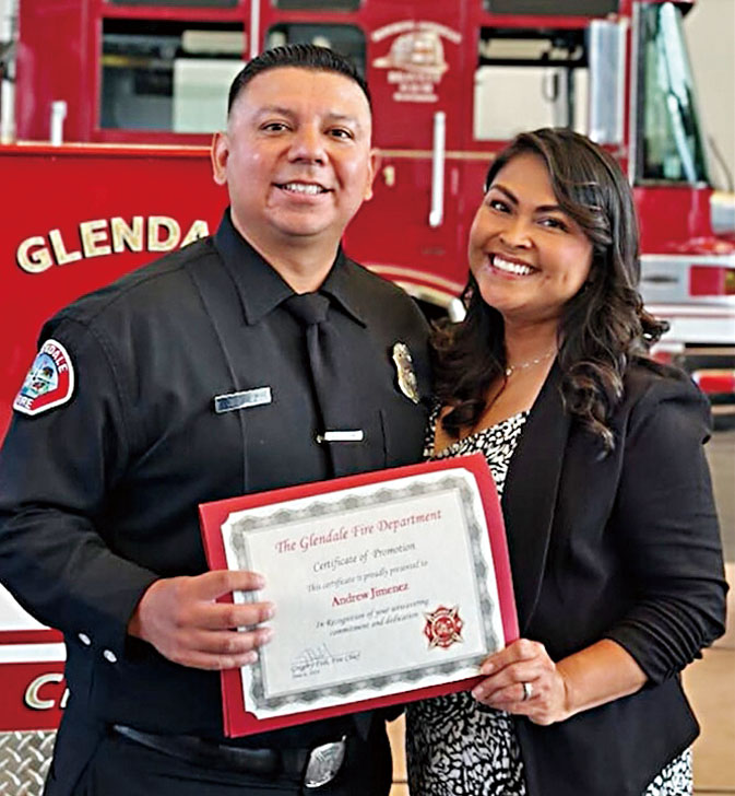 安德魯希門尼斯（左）與其妻梅拉希門尼斯(右)。 梅拉希門尼斯臉書