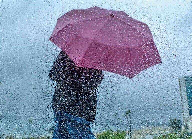 1月2日，長堤市沿海地區下著雨。洛杉磯時報