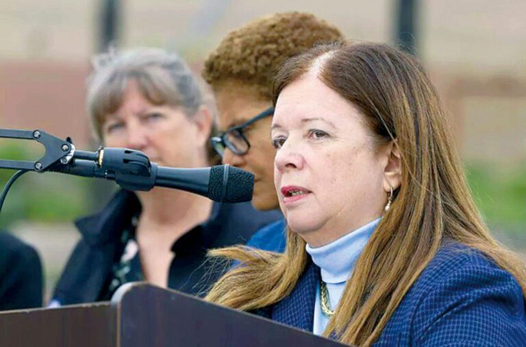 洛杉磯市檢察官索托 (Hydee Feldstein Soto)日前在威爾·羅傑斯州立海灘發表演說。洛杉磯時報