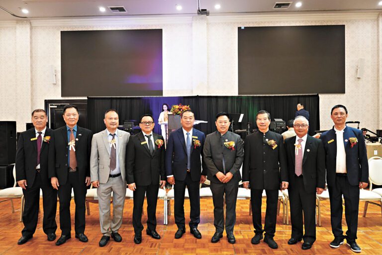 洛城中山聯誼會成立三週年慶，重要成員合影。本報記者攝