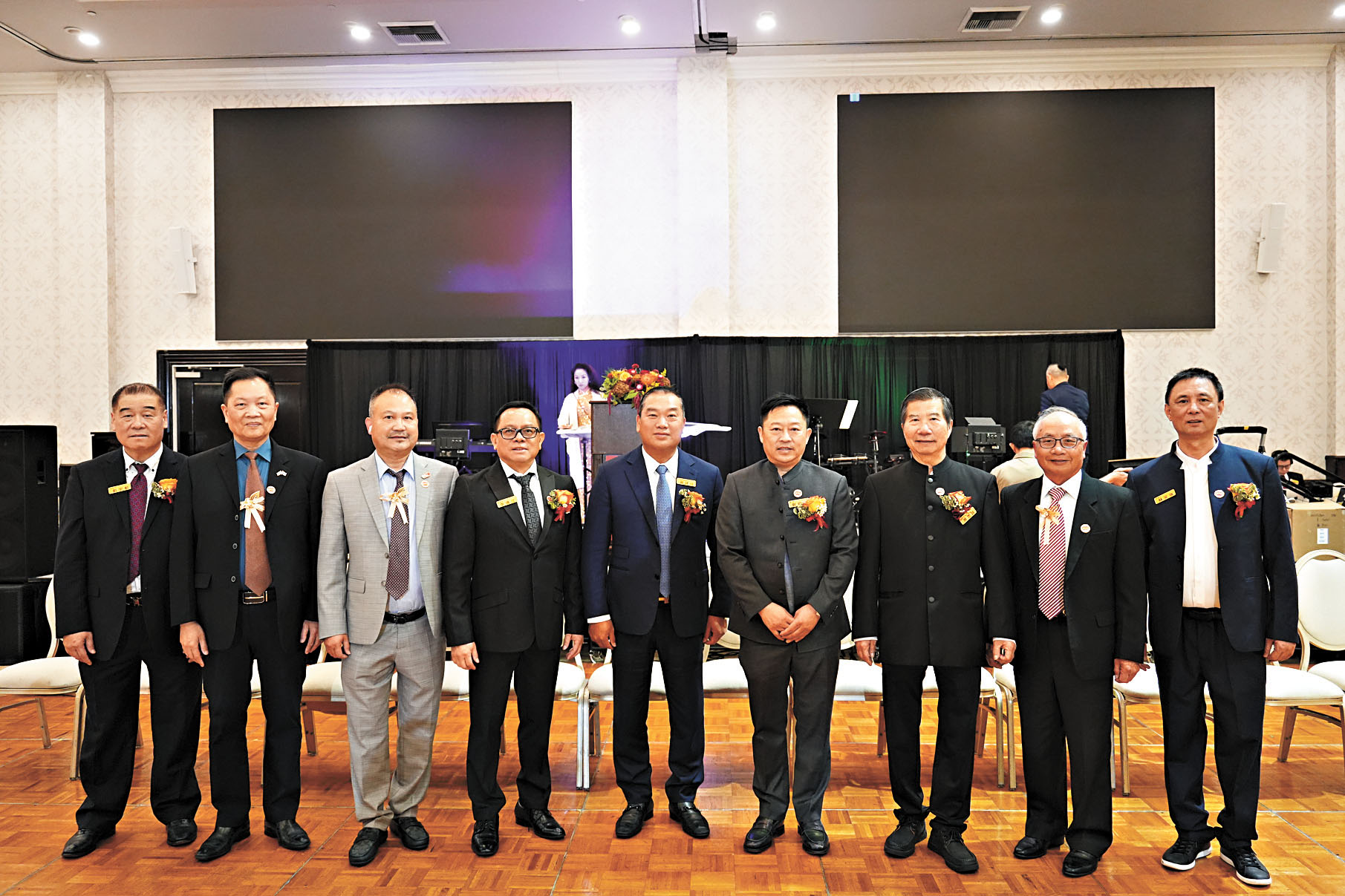 洛城中山聯誼會成立三週年慶，重要成員合影。本報記者攝