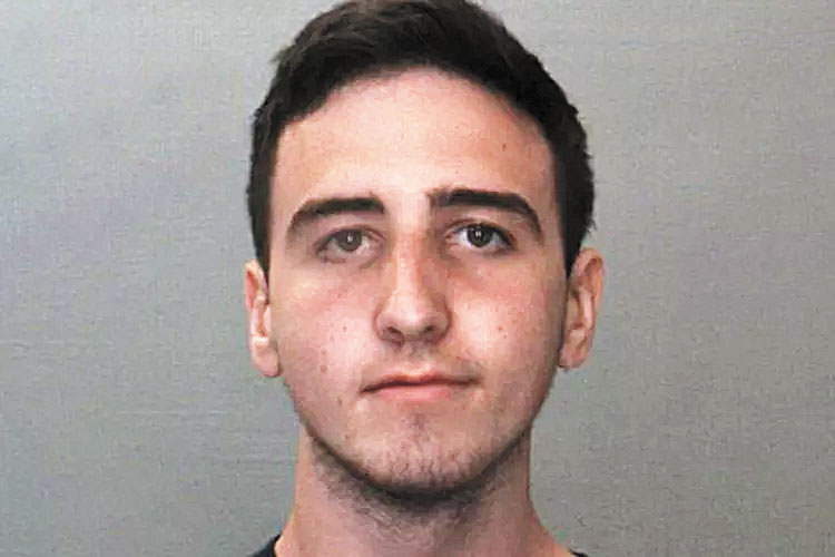 疑兇賴特。聖伯納丁諾縣警局