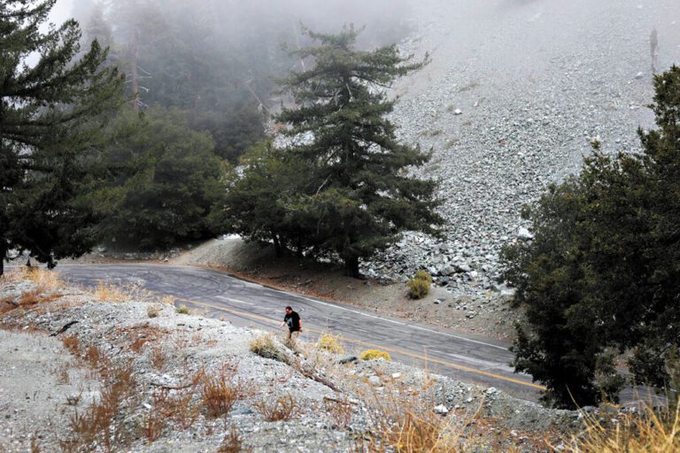 鮑爾迪山步道上的登山客。美聯社