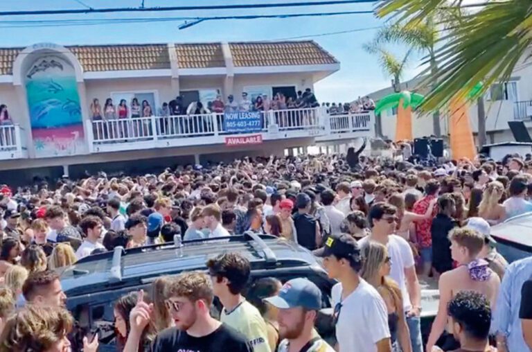 聖塔芭芭拉年度非官方狂歡節「德爾托皮亞」（Deltopia）吸引大批民眾聚集。聖塔芭芭拉縣警局