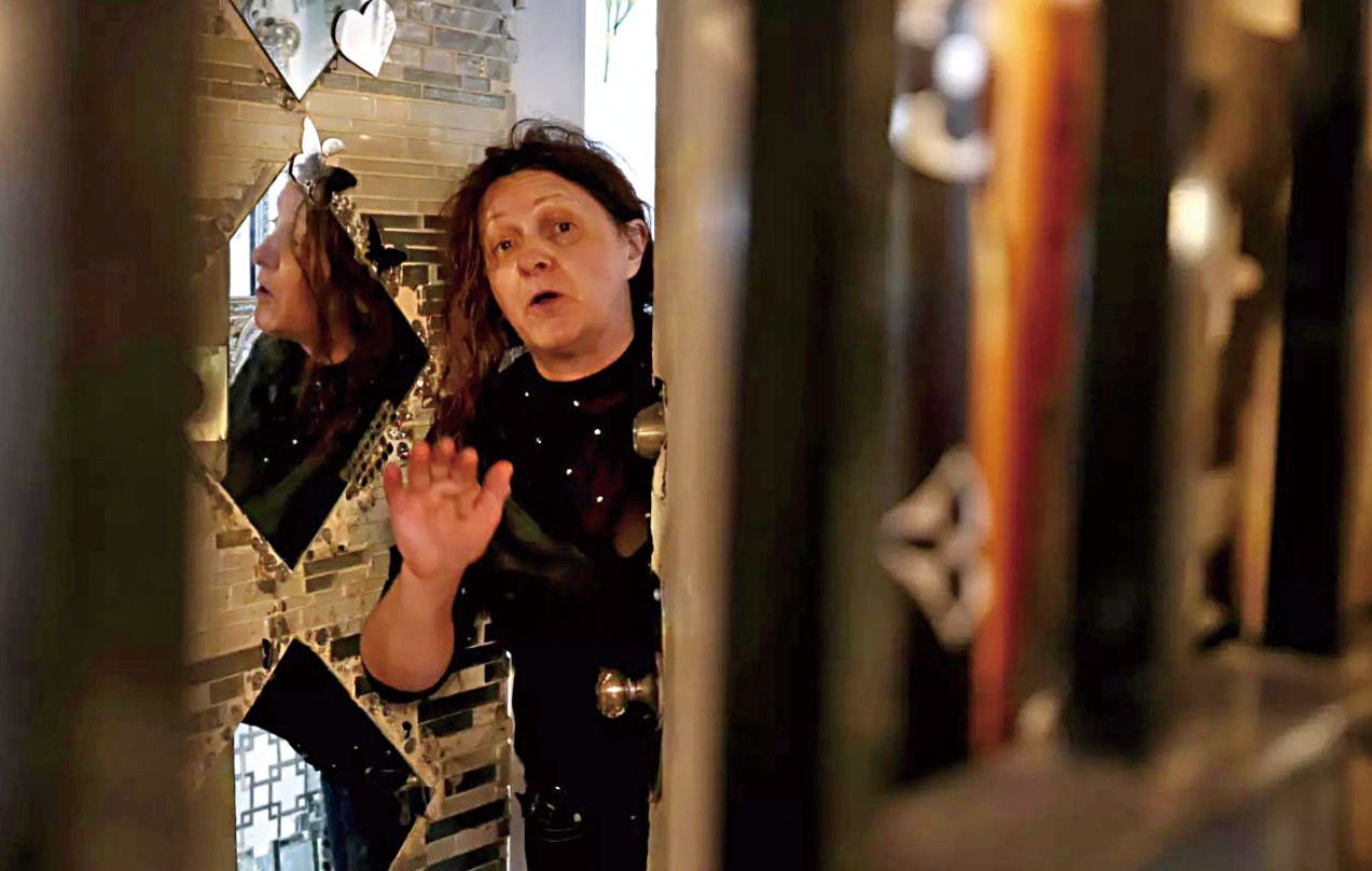 房東彼得魯桑去年12月在她位於賴特街1430號的公寓大樓內被拍到。洛杉磯時報