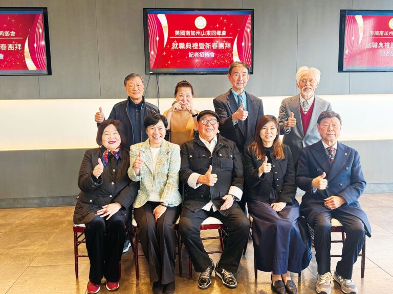 多位前任會長出席記者會大合照。記者陸新攝