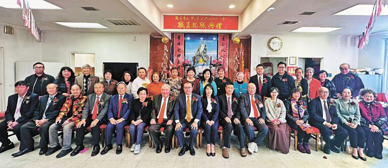 羅省李氏敦宗公所舉行就職典禮，嘉賓及僑團首長共襄盛舉。