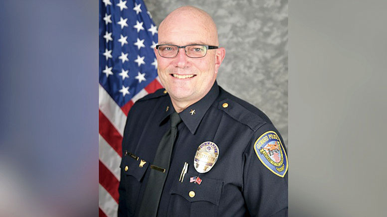 照片中是奧克斯納德警察局指揮官斯科特亞倫。奧克斯納德警察局