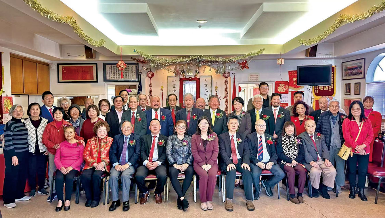 羅省伍胥山公所就職典禮，會員與嘉賓合照。