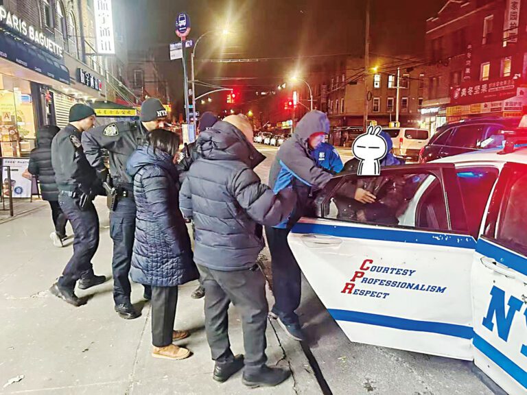 (右二起)賀立寧、黃啟旺、以及謝曉瓊等人與警方在24日救助無家可歸華男。莊文怡辦公室提供