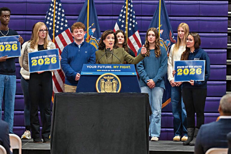 胡楚宣布推出法案保護青少年網絡安全。