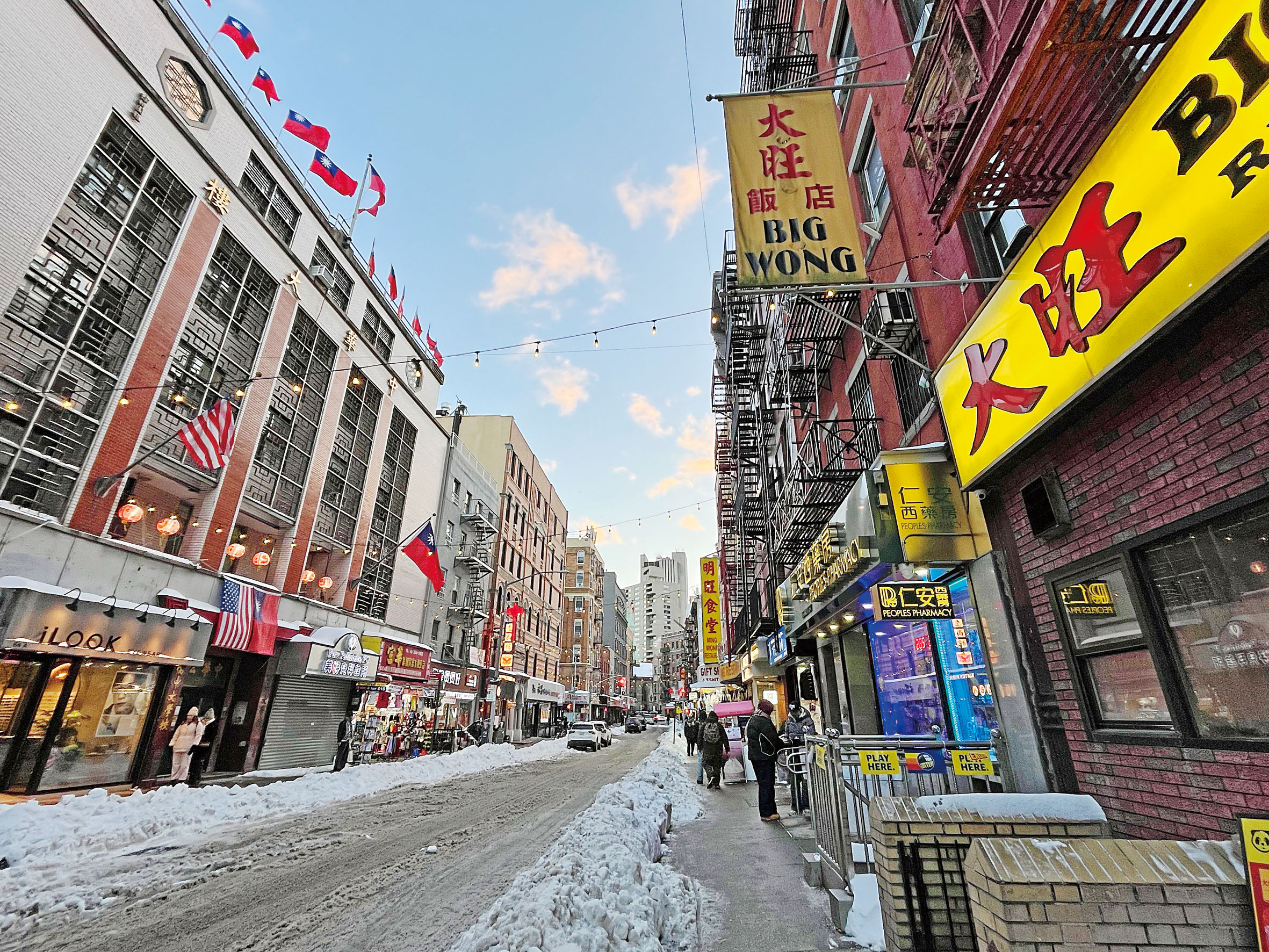 華埠街頭人流稀少。