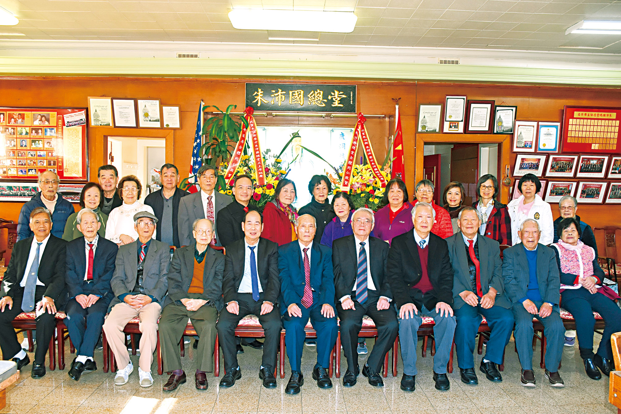 朱沛國總堂首長同仁暨列位夫人期待新的一年族務興旺，堂務昌隆。蔡美娜攝