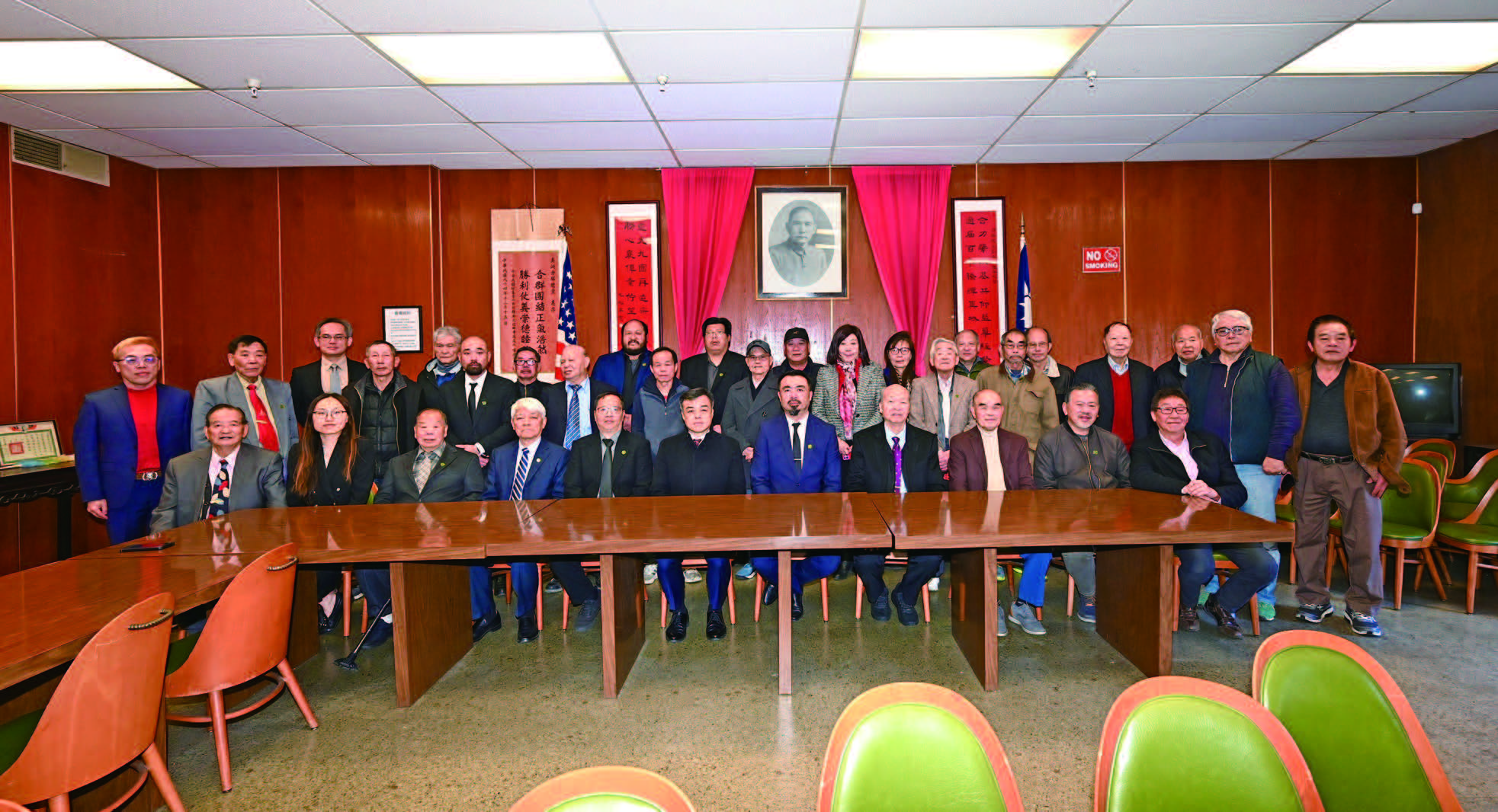 經文處、文教中心官員與合勝總堂首長同仁合影。馬紅兵攝