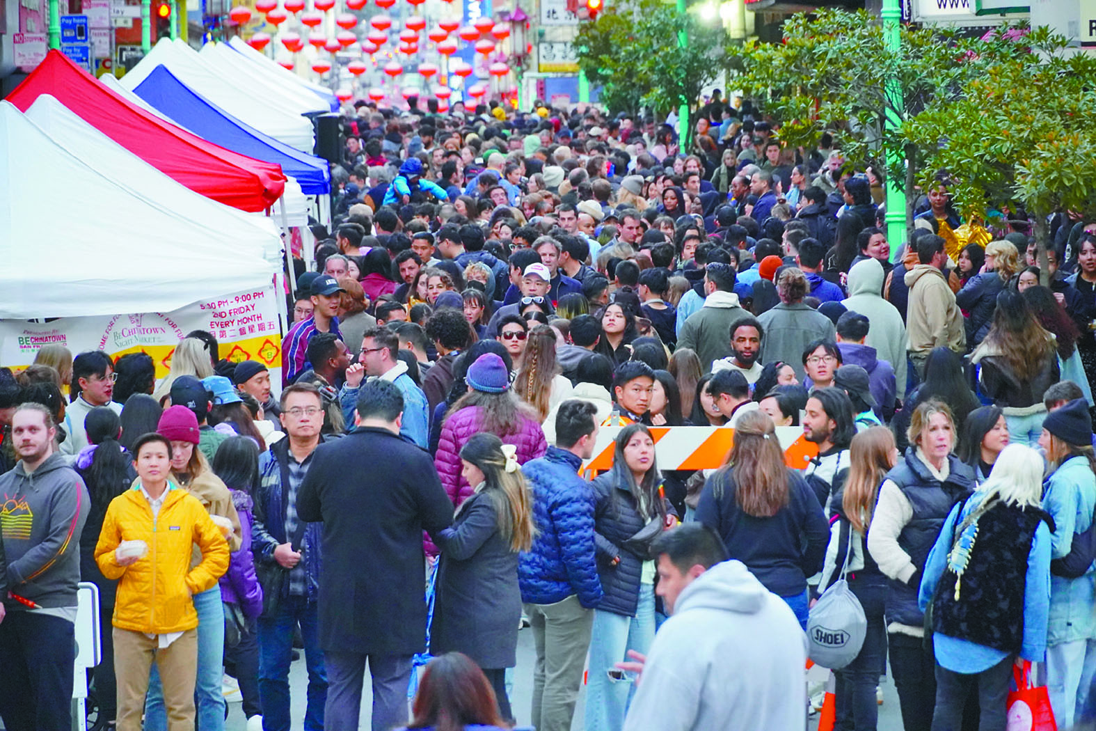 BeChinatown將於2月4日在都板街舉辦「超級盃華埠慶會」，圖為2024年都板街華埠夜市盛況。本報資料圖片，記者黃偉江攝