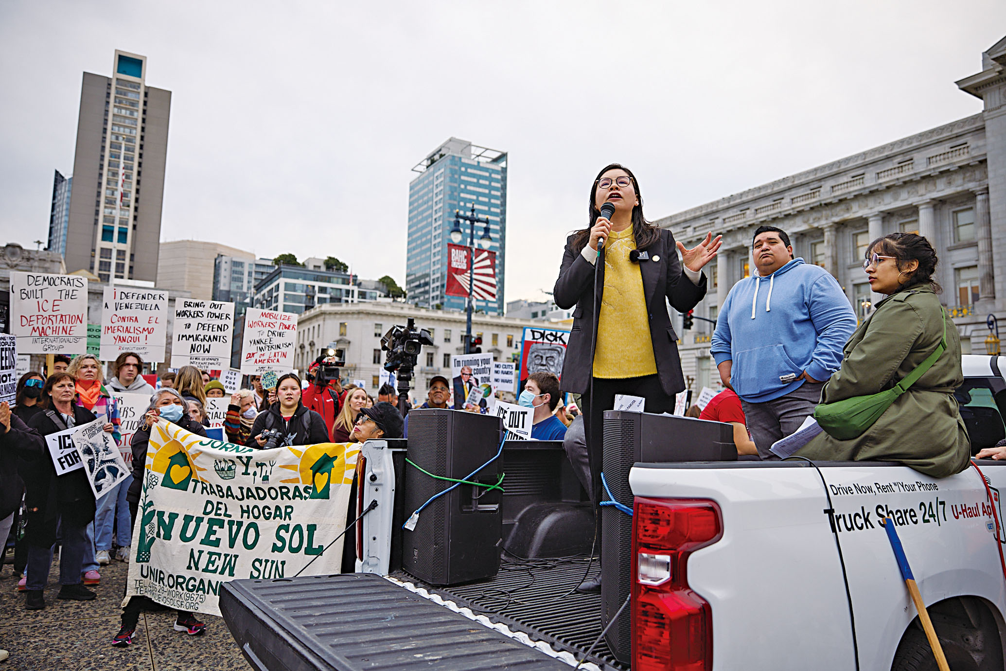 華裔市參事陳小焱參在活動上發言。記者彭詩喬攝
