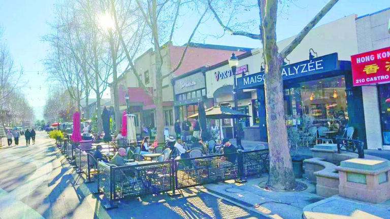 山景城卡斯特羅街（Castro）是市中心最熱鬧的餐飲娛樂區。記者王蔚攝