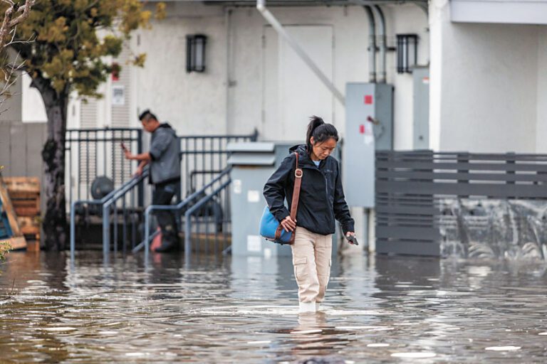 磨坊谷（Mill Valley）街道淹水。美聯社