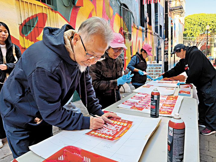 華埠歷史文化協會會長羅玉棠參與最後生肖牆安裝規劃。記者蘇婕雅攝