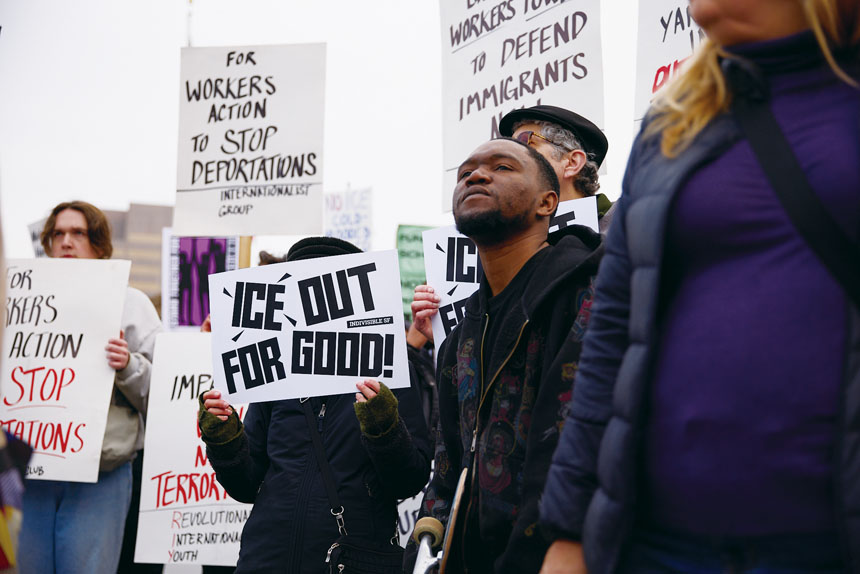民眾此前在三藩市抗議ICE行動。本報資料圖