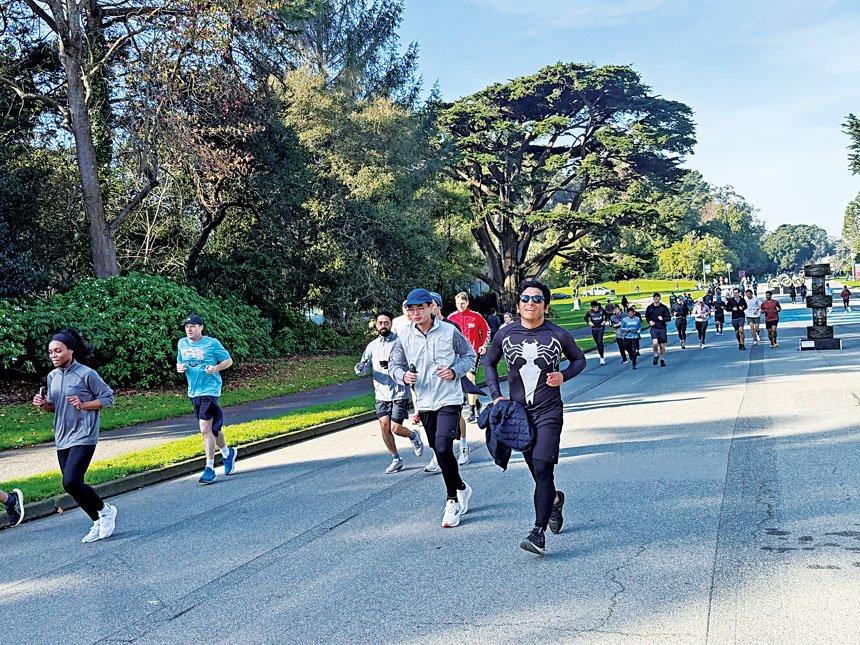 熱巧克力跑吸引大批跑者清晨齊聚金門公園，賽事氣氛輕鬆熱鬧。記者蘇婕雅攝