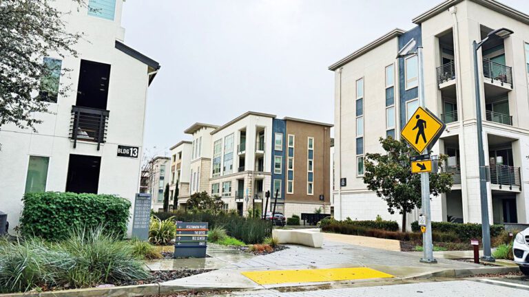 都柏林近年來發展迅速，市內到處是新建房屋。讀者提供