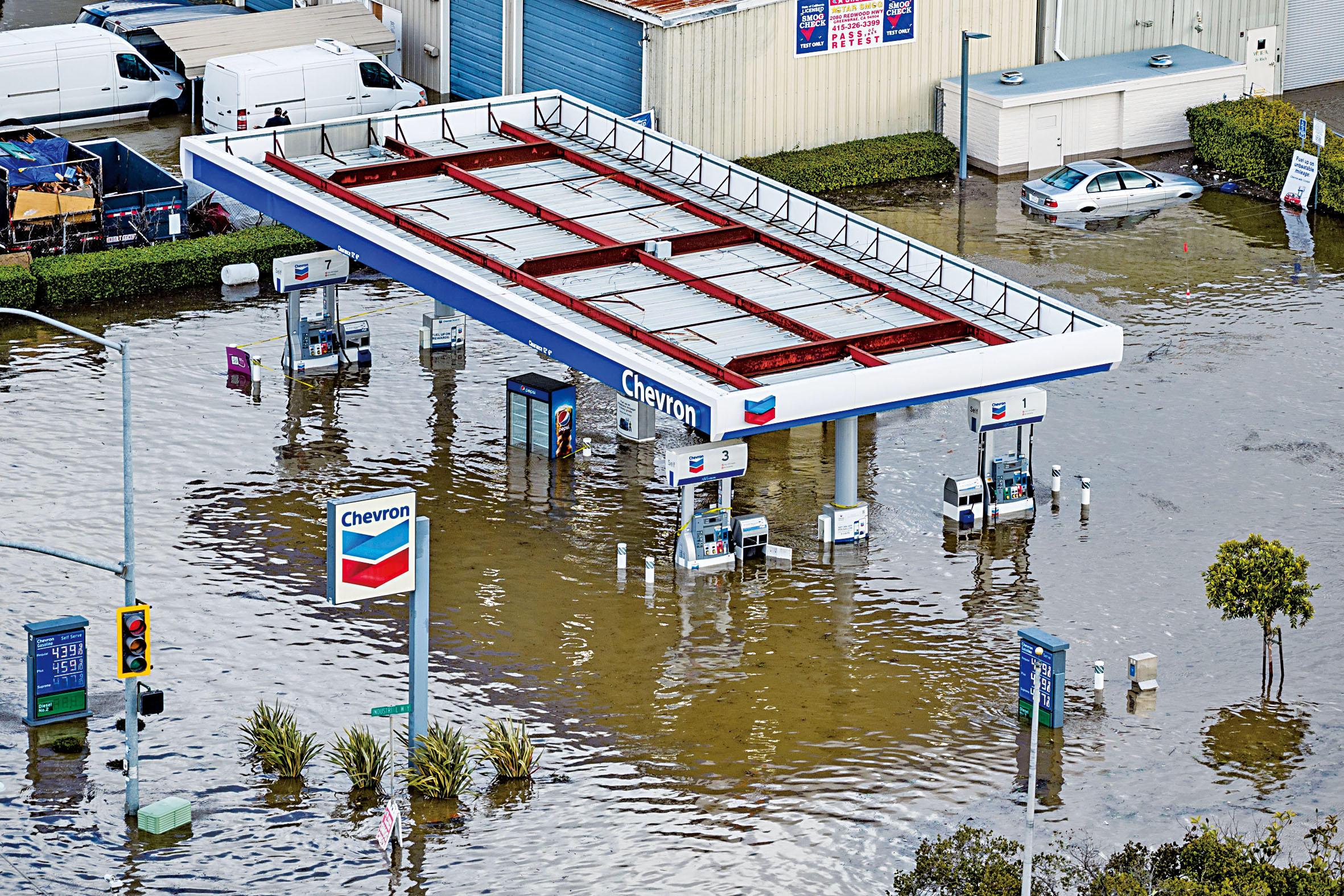 受極端大潮影響麥林縣康蒂麥地拉街道出現水浸。美聯社